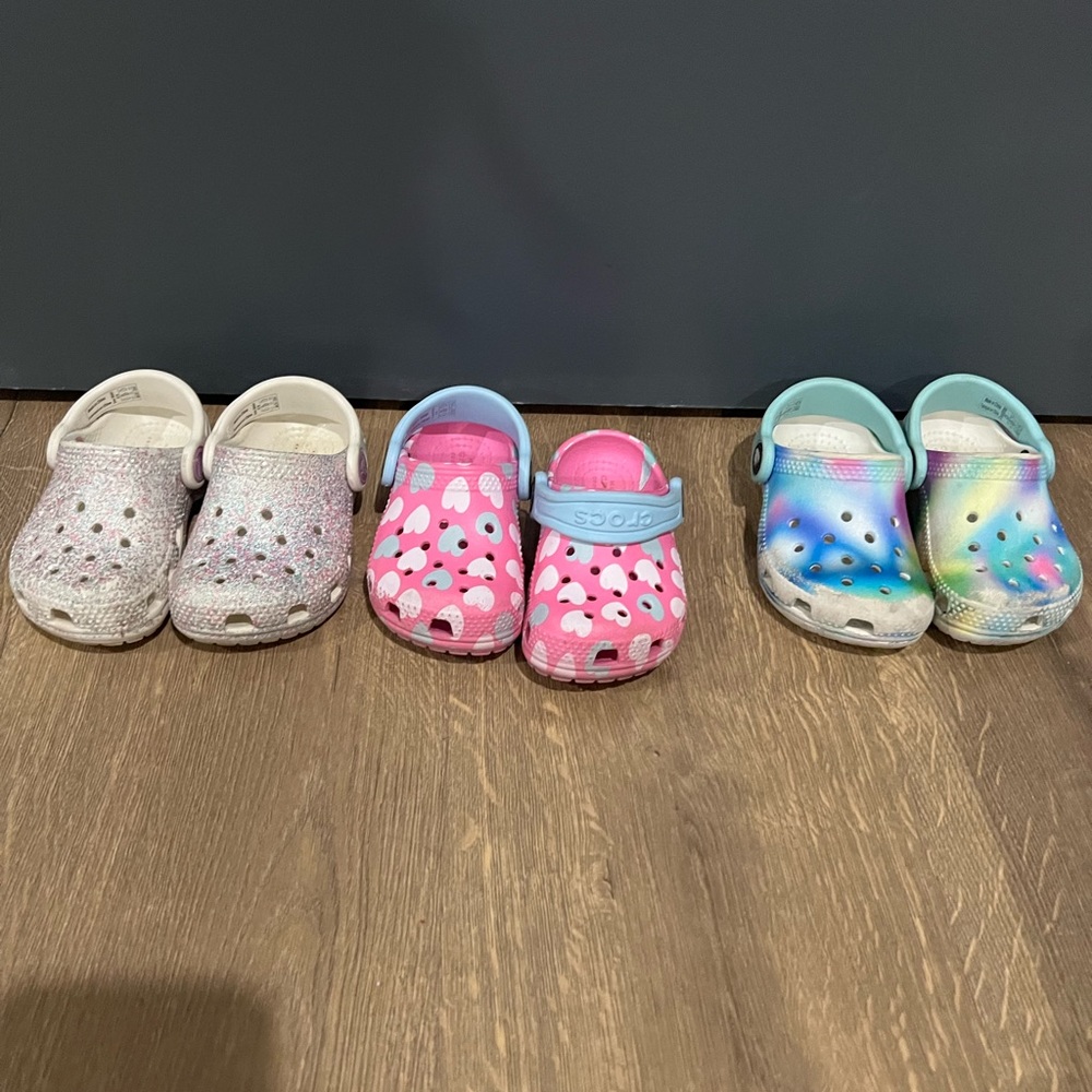Lot of 5 c crocs
